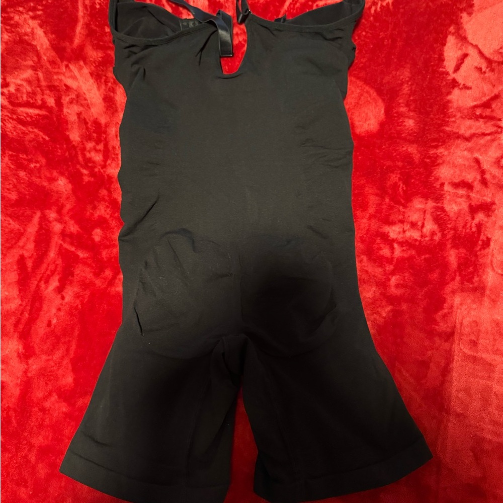 WHEN STYLE MEETS
COMPRESSION - Picture 3 of 4